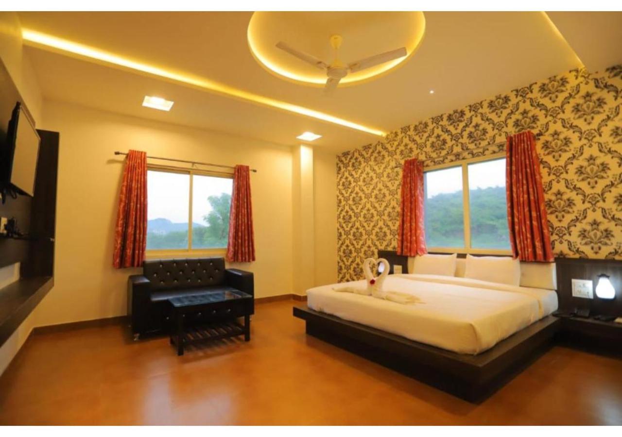 Hotel Raha Udajpur Zewnętrze zdjęcie